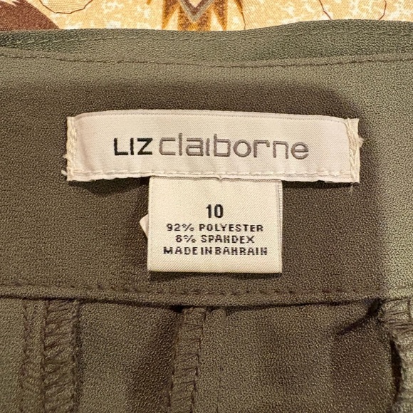 Liz Claiborne Olive Green Belted
Women’s Shorts Size 10 NWOT - Picture 7 of 12